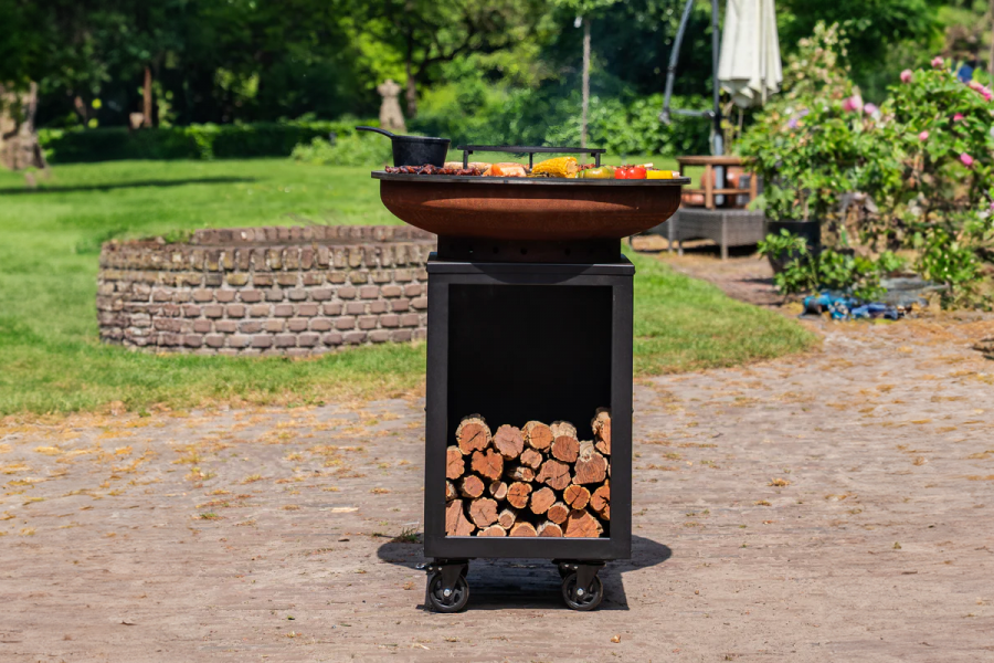 RJRoyal Living Hermano XXL Base Black top Corten barbecue incl. hoes en houtopslag Ø80cm RJRoyal Living Hermano XXL Base Black top Corten barbecue incl. hoes en houtopslag Ø80cm