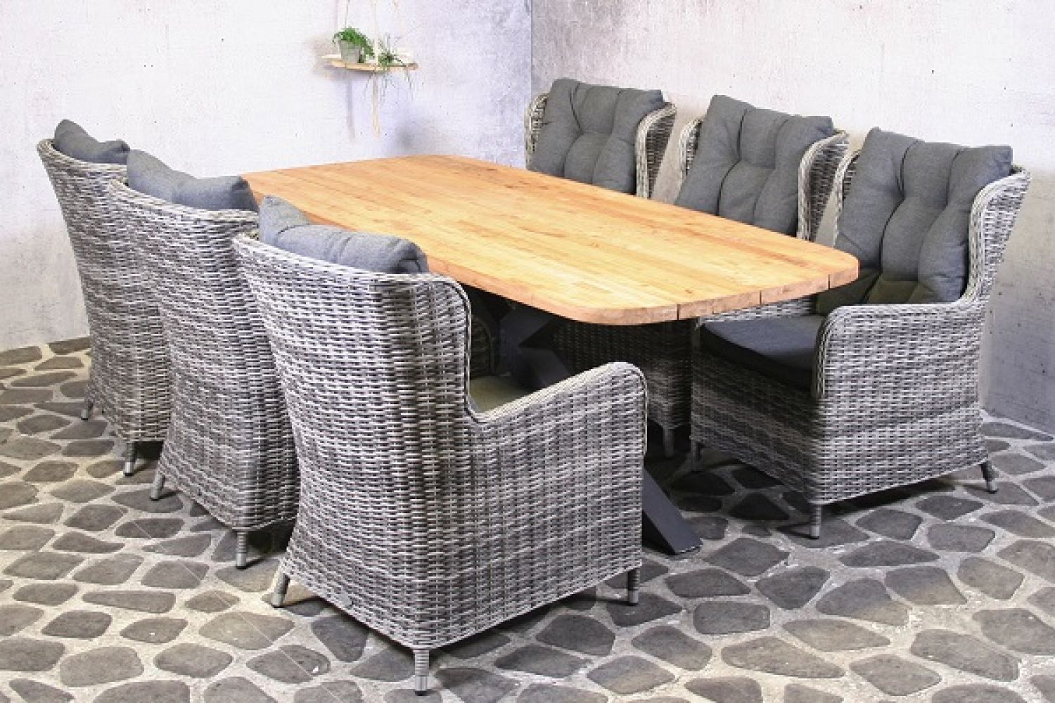 Tuinset teak tafel en wicker stoelen