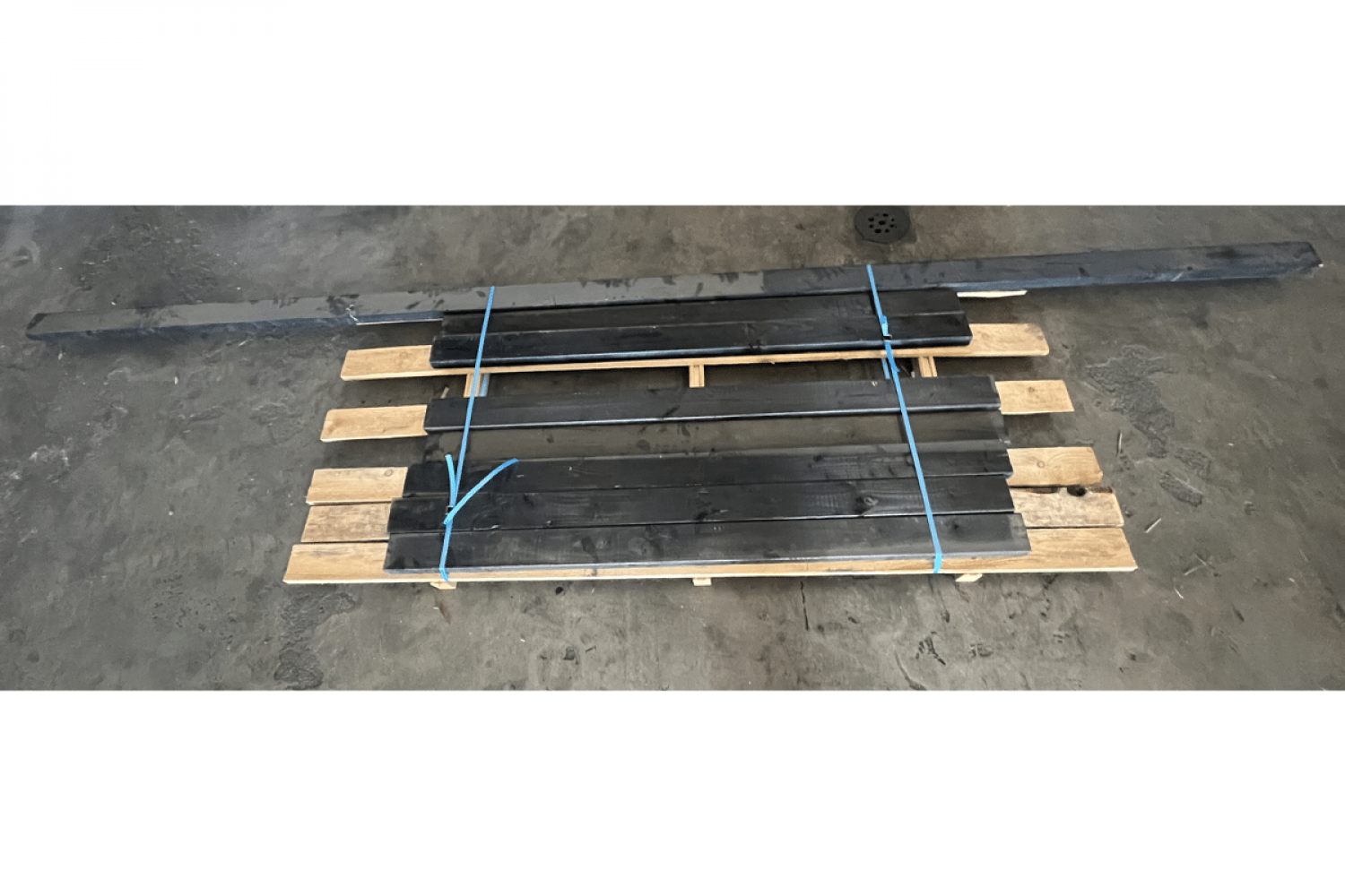 Zwarte planken 7 stuks 155x4,5x9,5 cm - 1 stuk 400x4,5x9 cm - 8 stuks in 1 koop - SALE01647