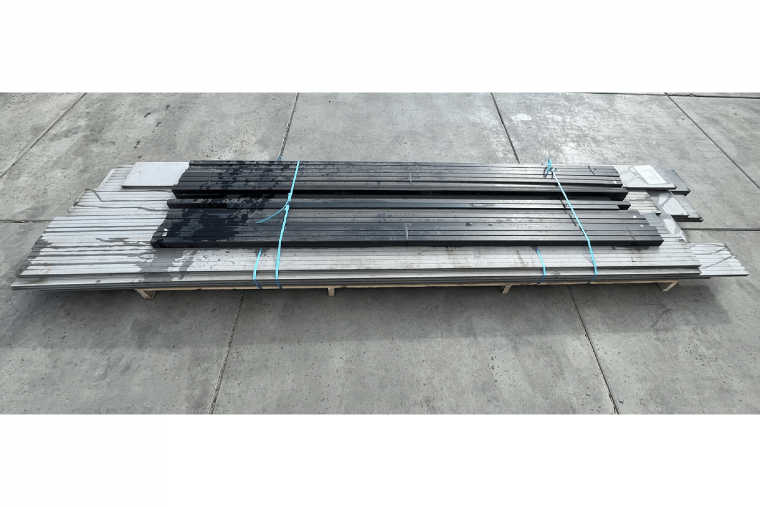 Vlonderpakket XXL antraciet - 18 planken oud grijs 385x25x2,1 cm + 18 onderliggers antraciet 300x5x4 cm - SALE01717