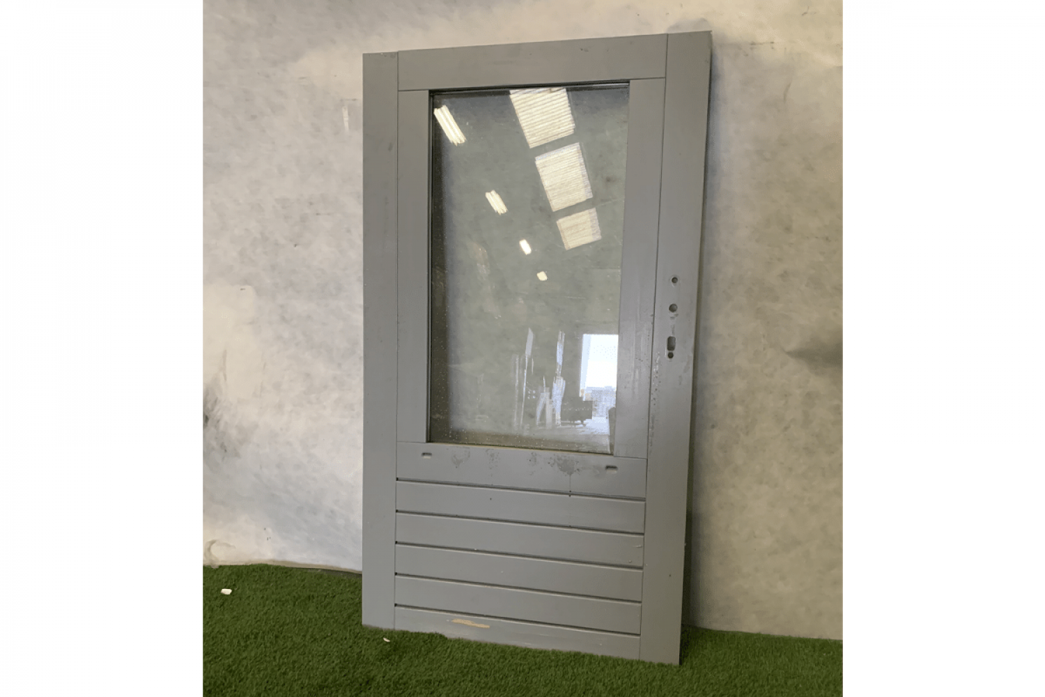 1 stuk beschikbaar: Enkele deur 97,5x167,5 cm - grijs geverfd - SALE01803