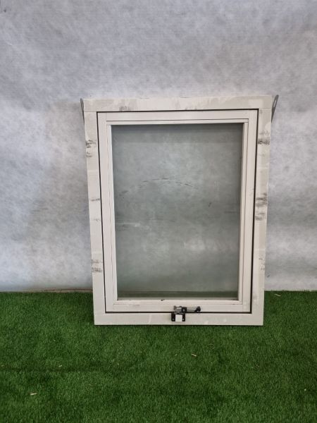 Uitzetraam met sluiting en slot – dubbel glas (104 x 135 cm) - SALE25114