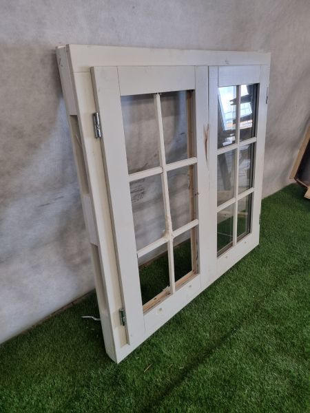 Vleugelraam van vurenhout – wit gespoten, dubbel glas (126 x 135 cm) - SALE25120