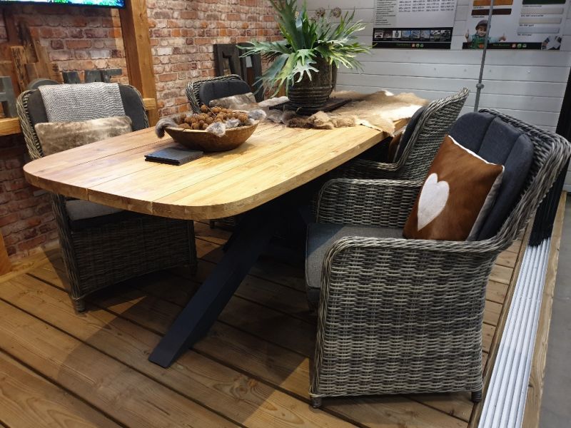 Teak tafel + 4 stoelen - Showmodel Hoofddorp