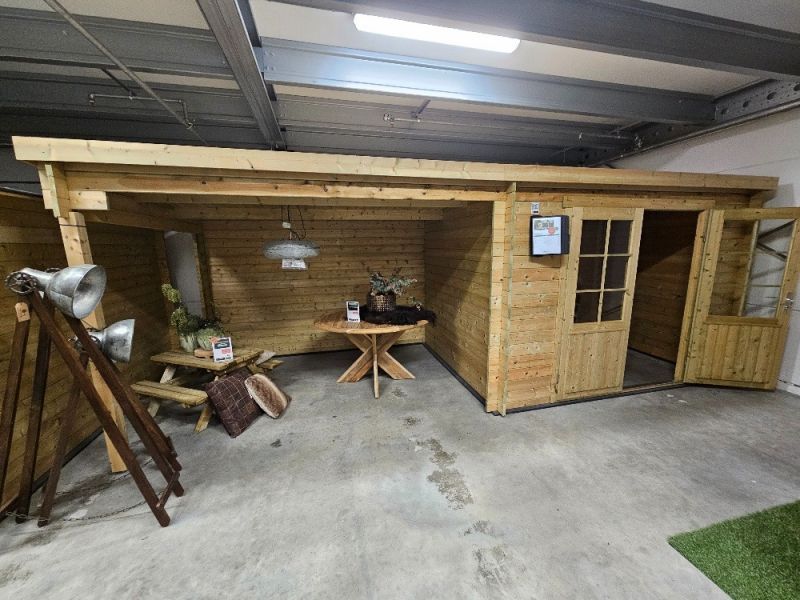 Tuindeco Freddy blokhut 300x250 cm + luifel 298 cm - groen geïmpregneerd - inclusief composiet funderingsbalken, exclusief dakbedekking - Showmodel