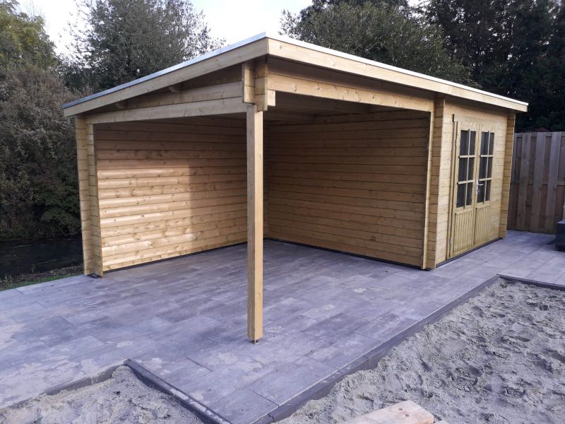 Tuindeco Chappo Blokhut 300x300 cm + luifel 298 cm 28 mm vuren groen geïmpregneerd