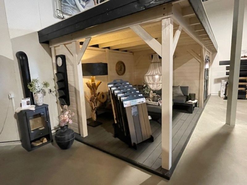 Blokhut Bosuil 300x300 cm + luifel 400 cm - antraciet en antiek wit gecoat - incl. EPDM en antraciet vlonder - excl. composiet balken Showmodel Amersfoort