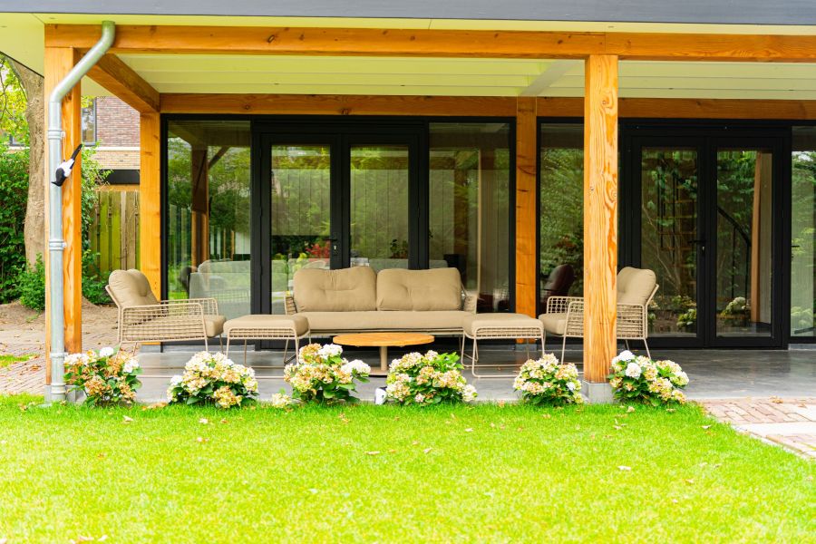 Buitenverblijf Zadeldak XXL 1145x700 cm + veranda 350 cm - Oud-Beijerland