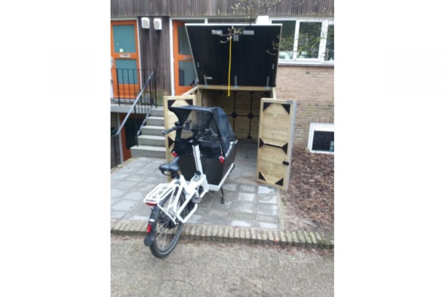 Berging met beweegbaar dak 150x154x301 cm