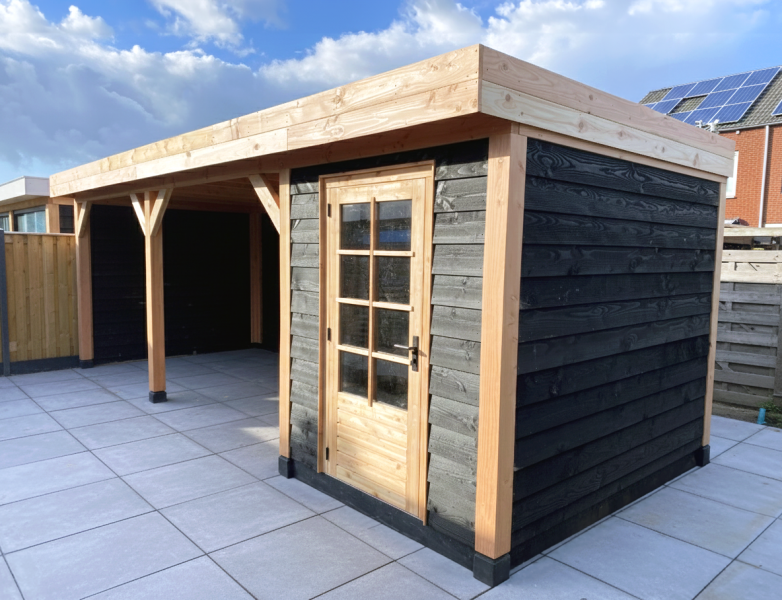 Blokhut Amsterdam 200x300 cm met overkapping 600x300 cm Douglas blank met vuren rabat wanden zwart (Incl. EPDM)