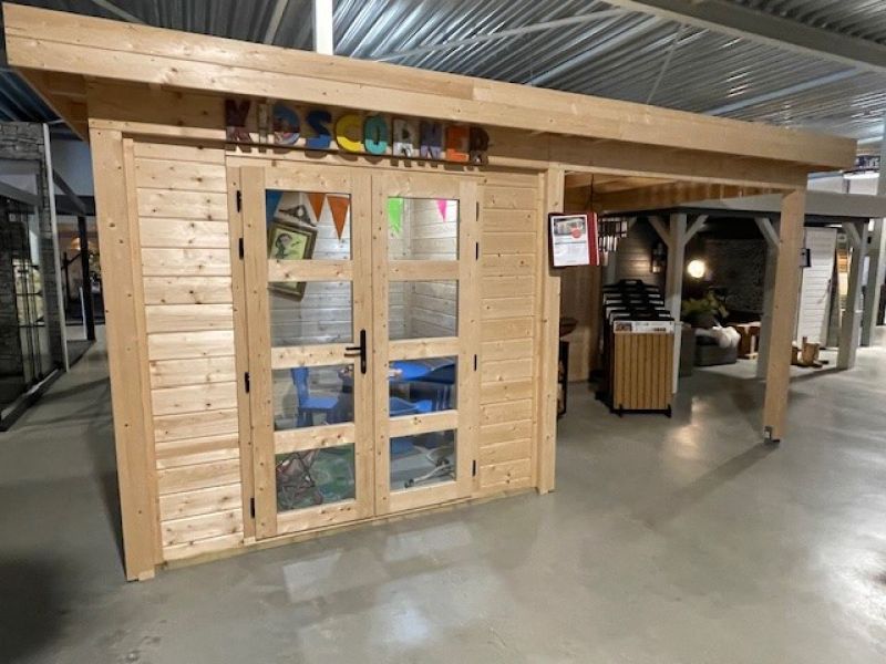 Van Kooten Prime Line blokhut 250x250 cm + overkapping 250 cm + achterwand 28 mm vuren blank - Showmodel Amersfoort