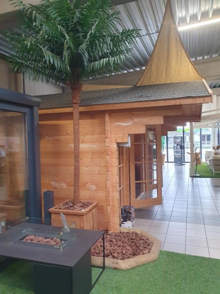 Tuindeco Sören blokhut 380x380 cm + luifel 150 cm - incl. composiet funderingsbalken en groene dakshingles - Showmodel Wommelgem