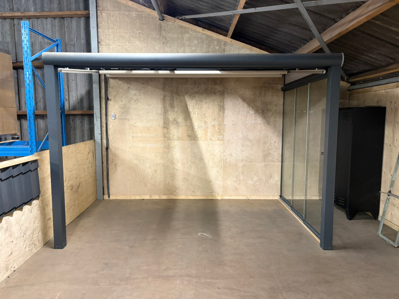 Verasol Greenline aluminium veranda 350x240 cm - antraciet - incl. glasschuifwand, zonwering, 6 spots en spie - exclusief dakbedekking - Showmodel