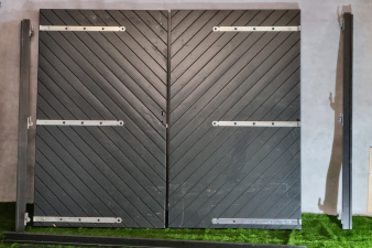 Dubbele houten deur antraciet 238,5 x 200,5 cm (bxh) met kozijn 252 x 205 cm - SALE25046
