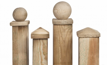 Houten paalornamenten