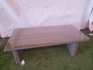 1 stuk beschikbaar: Wicker tafel t.b.v. dinnerset Kaapstad - SALE02027